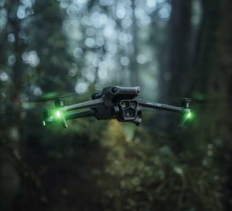Dron DJI Mavic 3 Pro z kontrolerem RC