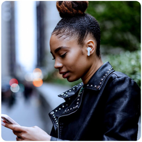 Douszne bezprzewodowe słuchawki Lamax Tones1 White