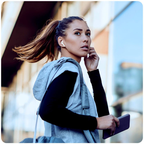 Douszne bezprzewodowe słuchawki Lamax Tones1 White