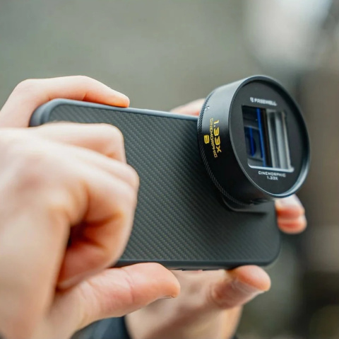 Obiektyw anamorficzny do smartfona FREEWELL 1.33x Blue Anamorphic Lens mocowanie 17mm Obiektyw anamorficzny do smartfona FREEWELL 1.33x Blue Anamorphic Lens mocowanie 17mm