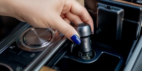 szybka ładowarka samochodowa do gniazda zapalniczki