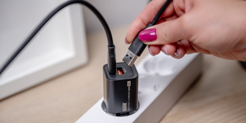 szybka ładowarka sieciowa USB Newell