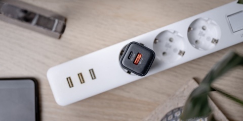 szybka ładowarka sieciowa USB Newell