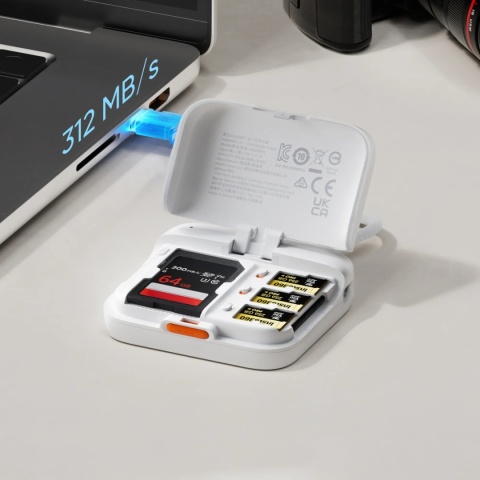 Insta360 2-in-1 Card Reader + Case - czytnik kart pamięci z etui