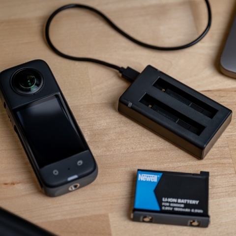 Newell Ładowarka dwukanałowa do akumulatorów Insta360 X3