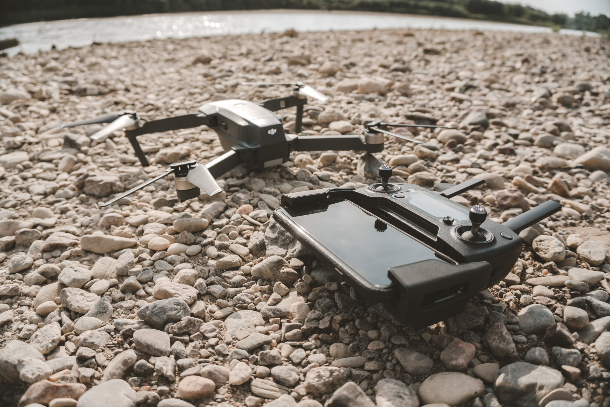 Jakie akcesoria do drona DJI warto mieć?