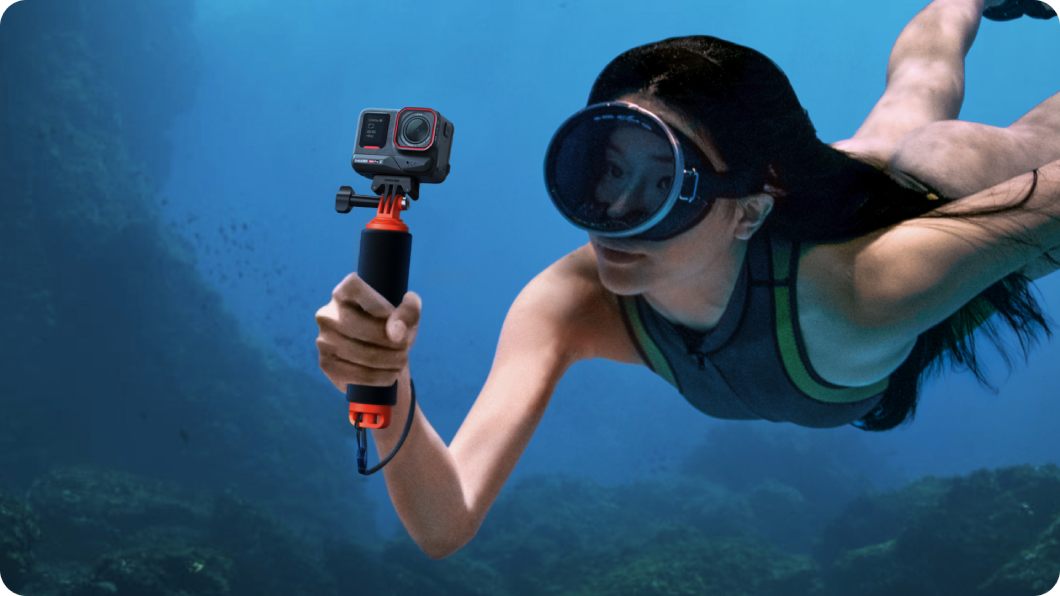 Insta360 Enhanced Floating Hand Grip nurkowanie z kamerą w dłoni